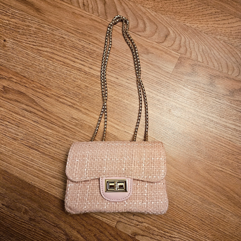 NEW Classic tweed Handbag in baby pink with gold chain